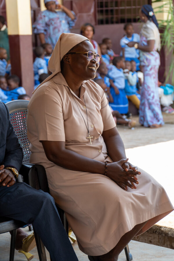 Schwester Odette, Schuldirektorin der Schule „Saint Joseph de Ntui“